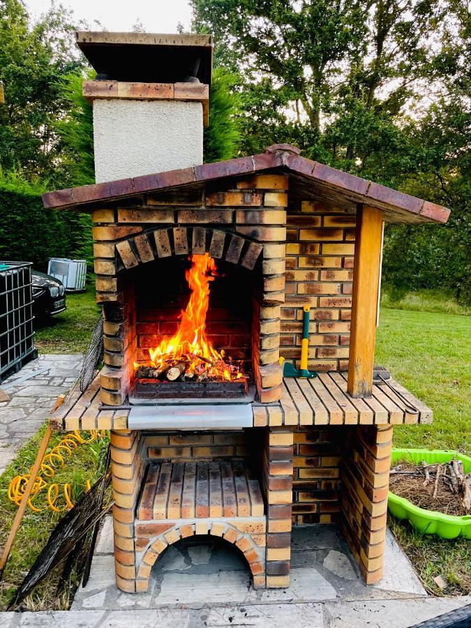 La Villa Perroquet Poncins Экстерьер фото